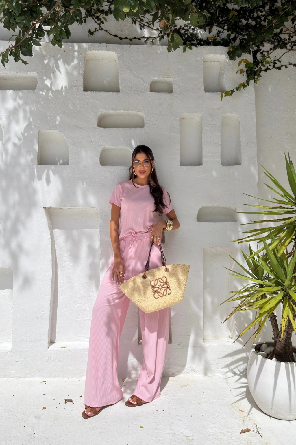 Modelo usando o Conjunto Canelado Amanda rosa candy